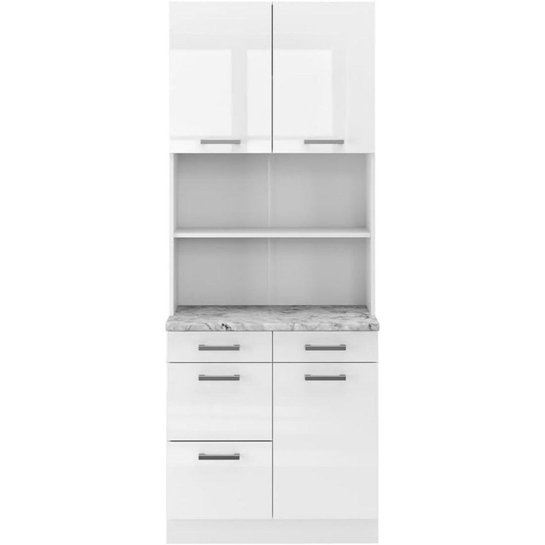 Glaenzende Oberflaechen und beschichtete Flaechen an dem Sideboard